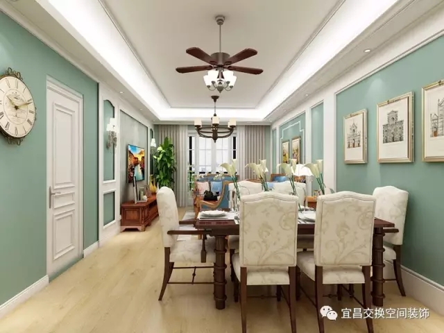 餐廳設計，家具的選材與客廳相呼應，整體層次感好，視覺上也更顯通透、清爽，桌上的花，正寧靜而蓬勃地開放在這個溫馨的家里。